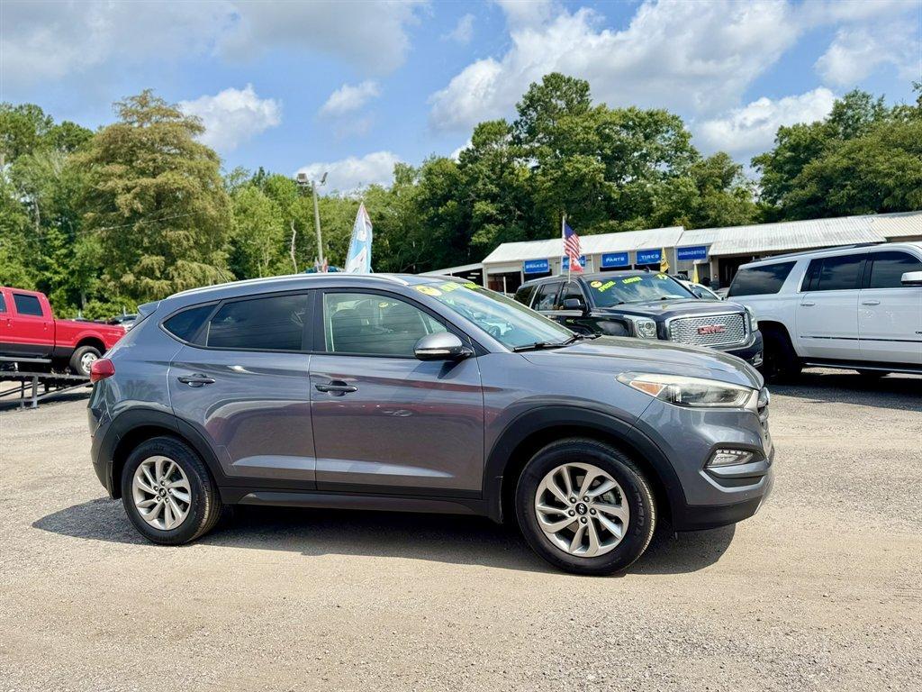 2016 Grey /Black Hyundai Tucson (KM8J33A24GU) with an 1.6l I-4 DI Dohc Cvvt T/C engine, Automatic transmission, located at 745 East Steele Rd., West Columbia, SC, 29170, (803) 755-9148, 33.927212, -81.148483- Photo#2