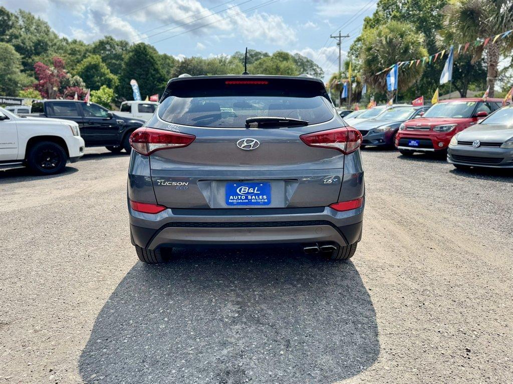 2016 Grey /Black Hyundai Tucson (KM8J33A24GU) with an 1.6l I-4 DI Dohc Cvvt T/C engine, Automatic transmission, located at 745 East Steele Rd., West Columbia, SC, 29170, (803) 755-9148, 33.927212, -81.148483- Photo#4