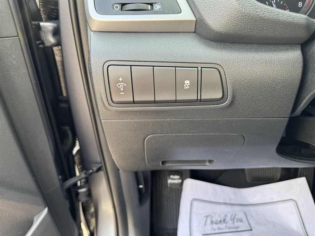2016 Grey /Black Hyundai Tucson (KM8J33A24GU) with an 1.6l I-4 DI Dohc Cvvt T/C engine, Automatic transmission, located at 745 East Steele Rd., West Columbia, SC, 29170, (803) 755-9148, 33.927212, -81.148483- Photo#17