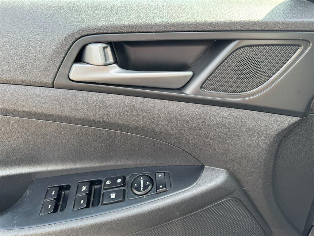 2016 Grey /Black Hyundai Tucson (KM8J33A24GU) with an 1.6l I-4 DI Dohc Cvvt T/C engine, Automatic transmission, located at 745 East Steele Rd., West Columbia, SC, 29170, (803) 755-9148, 33.927212, -81.148483- Photo#19