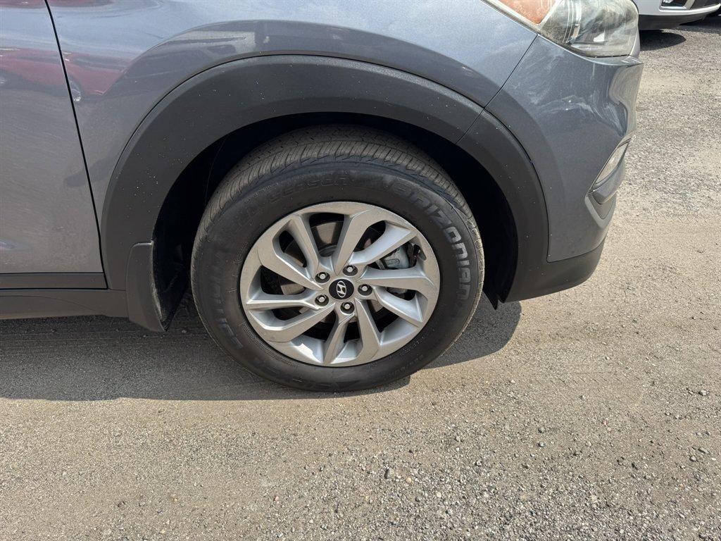 2016 Grey /Black Hyundai Tucson (KM8J33A24GU) with an 1.6l I-4 DI Dohc Cvvt T/C engine, Automatic transmission, located at 745 East Steele Rd., West Columbia, SC, 29170, (803) 755-9148, 33.927212, -81.148483- Photo#29