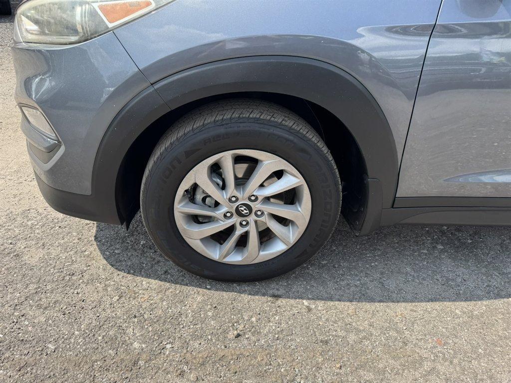 2016 Grey /Black Hyundai Tucson (KM8J33A24GU) with an 1.6l I-4 DI Dohc Cvvt T/C engine, Automatic transmission, located at 745 East Steele Rd., West Columbia, SC, 29170, (803) 755-9148, 33.927212, -81.148483- Photo#32