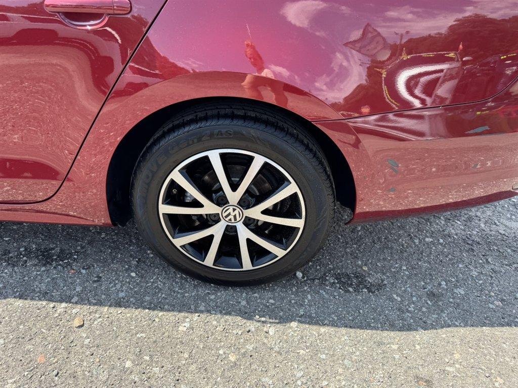 2016 Red /Black Volkswagen Jetta (3VWD67AJ0GM) with an 1.4l I-4 DI Dohc T/C 1.4l engine, Automatic transmission, located at 745 East Steele Rd., West Columbia, SC, 29170, (803) 755-9148, 33.927212, -81.148483- Photo#27