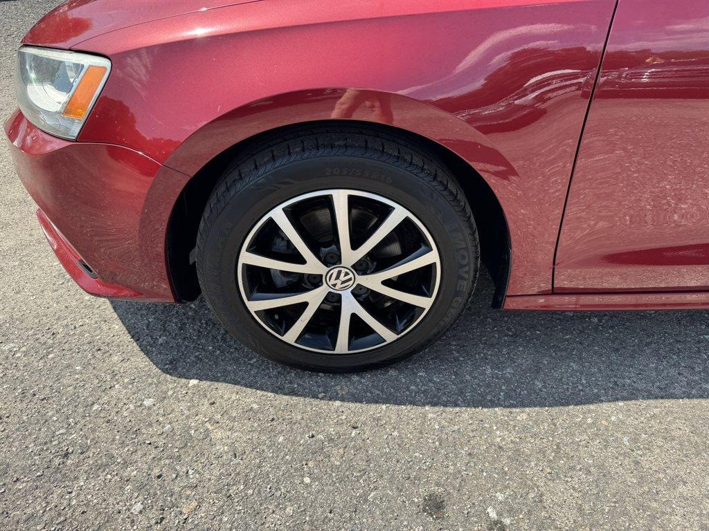 2016 Red /Black Volkswagen Jetta (3VWD67AJ0GM) with an 1.4l I-4 DI Dohc T/C 1.4l engine, Automatic transmission, located at 745 East Steele Rd., West Columbia, SC, 29170, (803) 755-9148, 33.927212, -81.148483- Photo#28