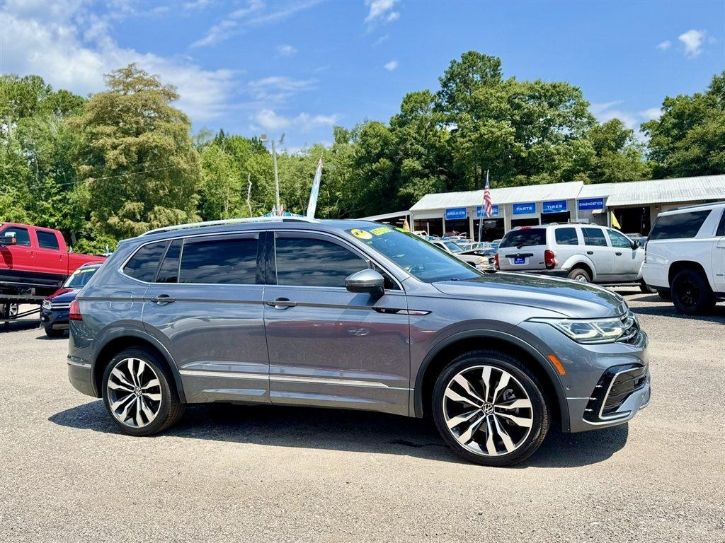 2022 Grey /Black Volkswagen Tiguan (3VV4B7AX9NM) with an 2.0l I-4 DI Dohc T/C 2.0l engine, Automatic transmission, located at 745 East Steele Rd., West Columbia, SC, 29170, (803) 755-9148, 33.927212, -81.148483- Photo#2