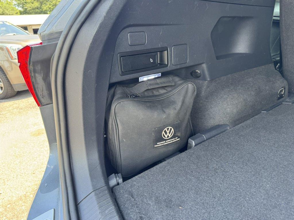 2022 Grey /Black Volkswagen Tiguan (3VV4B7AX9NM) with an 2.0l I-4 DI Dohc T/C 2.0l engine, Automatic transmission, located at 745 East Steele Rd., West Columbia, SC, 29170, (803) 755-9148, 33.927212, -81.148483- Photo#31