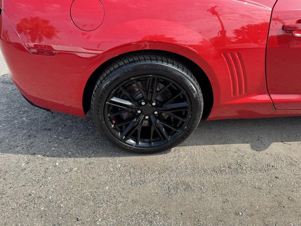 2011 Red /Black Chevrolet Camaro (2G1FS1EW3B9) with an 6.2l V8 SFI OHV HO 6.2l engine, Automatic transmission, located at 745 East Steele Rd., West Columbia, SC, 29170, (803) 755-9148, 33.927212, -81.148483- Photo#23