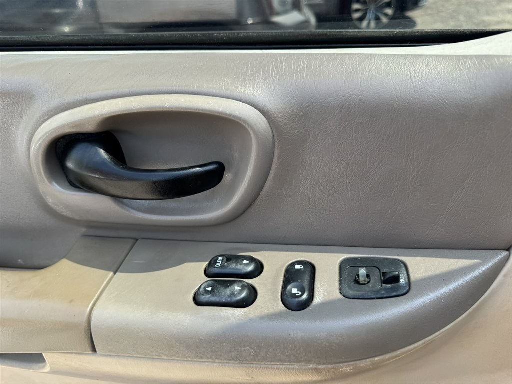 2003 Burgundy /Grey Ford F150 (1FTRX17233N) with an 4.2l V6 SPI 4.2l engine, Manual transmission, located at 745 East Steele Rd., West Columbia, SC, 29170, (803) 755-9148, 33.927212, -81.148483- Photo#15