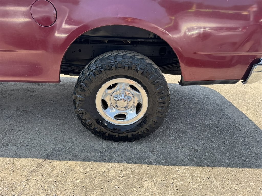 2003 Burgundy /Grey Ford F150 (1FTRX17233N) with an 4.2l V6 SPI 4.2l engine, Manual transmission, located at 745 East Steele Rd., West Columbia, SC, 29170, (803) 755-9148, 33.927212, -81.148483- Photo#24