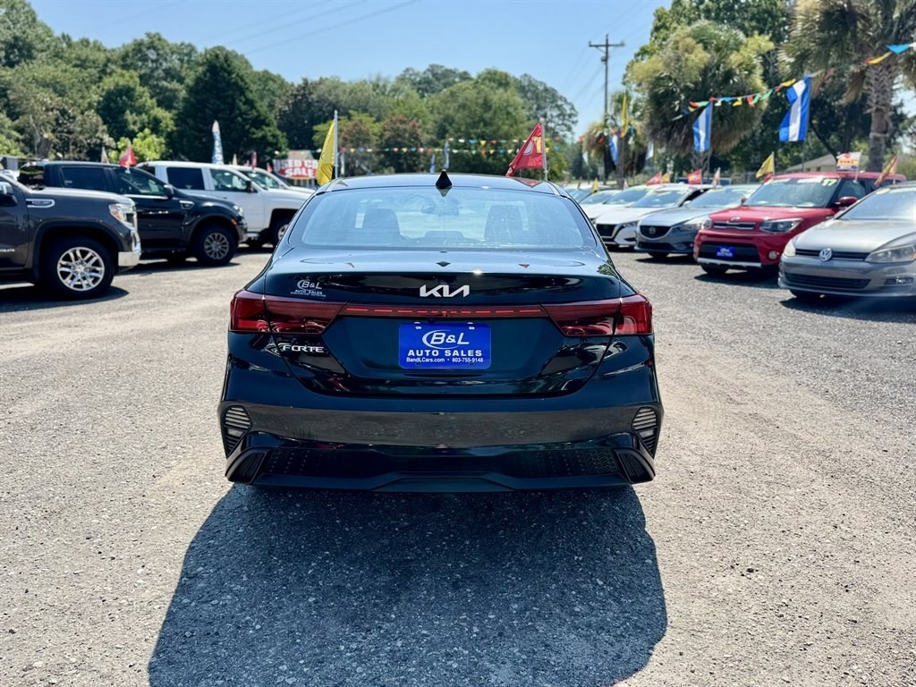2023 Black /Taupe Kia Forte (3KPF24AD2PE) with an 2.0l I-4 MPI Dohc 2.0l engine, Automatic transmission, located at 745 East Steele Rd., West Columbia, SC, 29170, (803) 755-9148, 33.927212, -81.148483- Photo#4