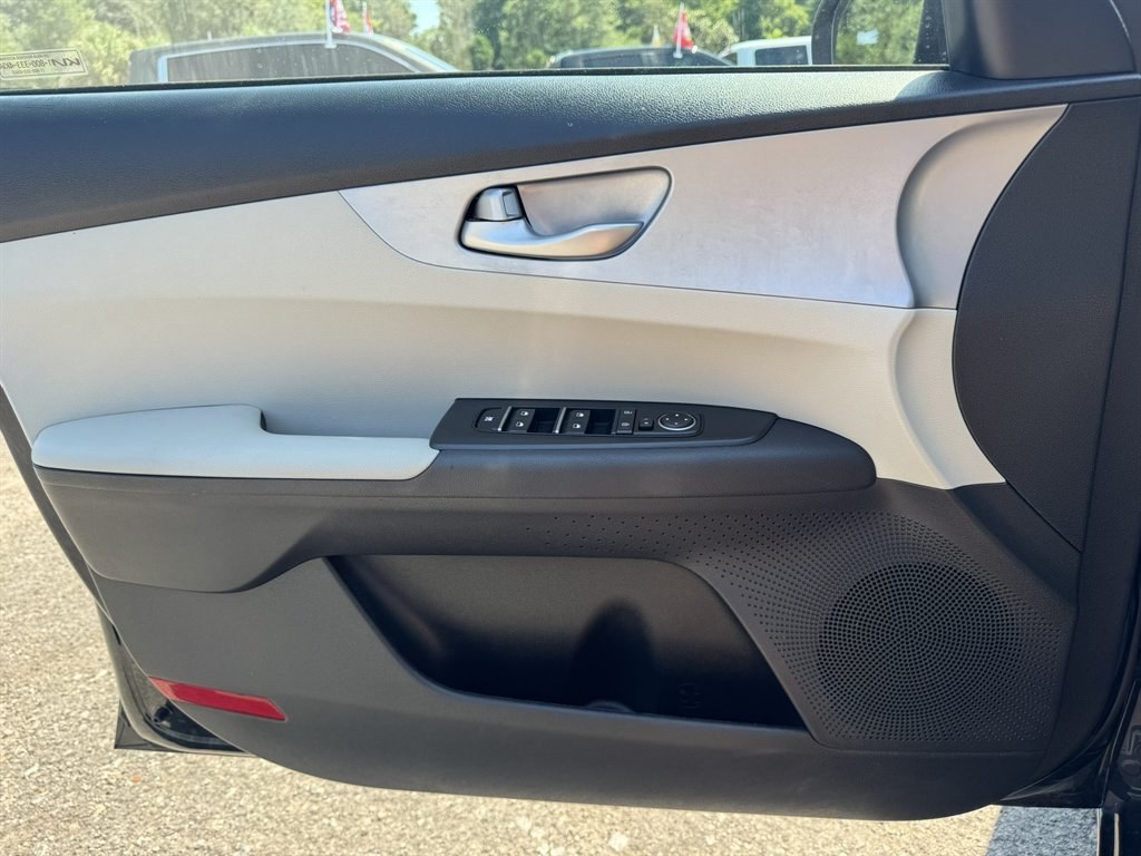 2023 Black /Taupe Kia Forte (3KPF24AD2PE) with an 2.0l I-4 MPI Dohc 2.0l engine, Automatic transmission, located at 745 East Steele Rd., West Columbia, SC, 29170, (803) 755-9148, 33.927212, -81.148483- Photo#16