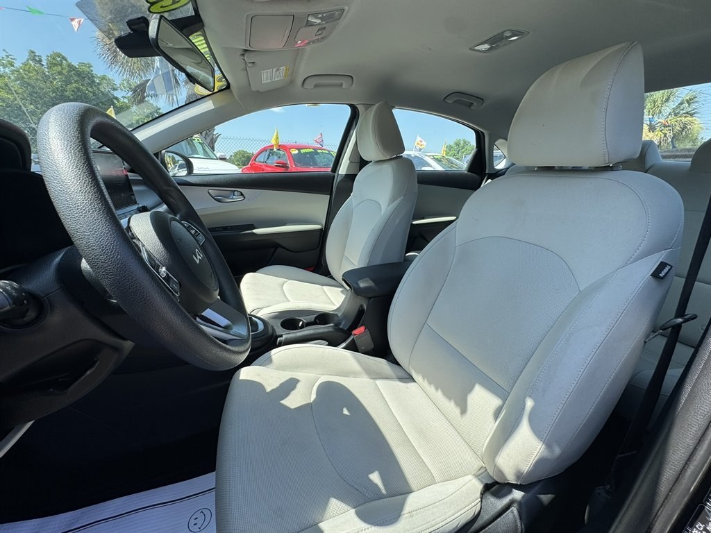 2023 Black /Taupe Kia Forte (3KPF24AD2PE) with an 2.0l I-4 MPI Dohc 2.0l engine, Automatic transmission, located at 745 East Steele Rd., West Columbia, SC, 29170, (803) 755-9148, 33.927212, -81.148483- Photo#18
