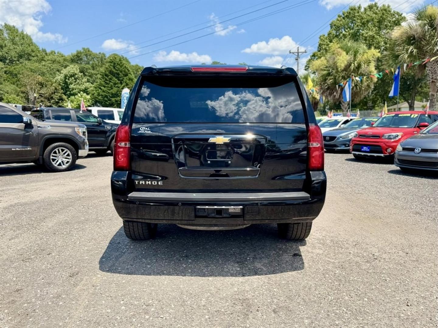2016 Black /Black Chevrolet Tahoe (1GNSCBKC6GR) with an 5.3l V8 DI VVT Flex 5.3l engine, Automatic transmission, located at 745 East Steele Rd., West Columbia, SC, 29170, (803) 755-9148, 33.927212, -81.148483- Photo#4