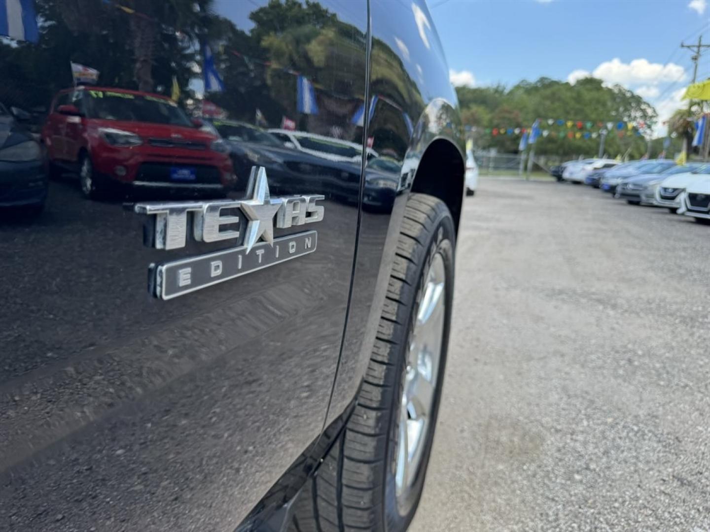 2016 Black /Black Chevrolet Tahoe (1GNSCBKC6GR) with an 5.3l V8 DI VVT Flex 5.3l engine, Automatic transmission, located at 745 East Steele Rd., West Columbia, SC, 29170, (803) 755-9148, 33.927212, -81.148483- Photo#35