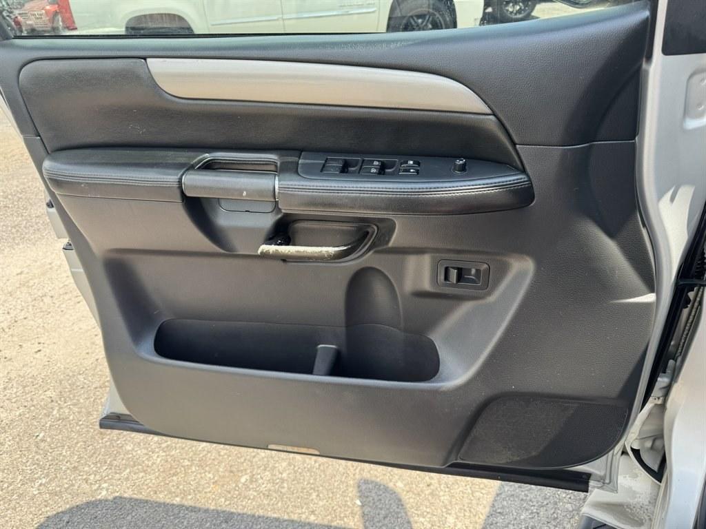 2012 Silver /Black Nissan Armada (5N1AA0NC5CN) with an 5.6l V8 MPI Dohc 5.6l engine, Automatic transmission, located at 745 East Steele Rd., West Columbia, SC, 29170, (803) 755-9148, 33.927212, -81.148483- Photo#17