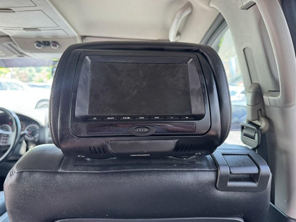 2012 Silver /Black Nissan Armada (5N1AA0NC5CN) with an 5.6l V8 MPI Dohc 5.6l engine, Automatic transmission, located at 745 East Steele Rd., West Columbia, SC, 29170, (803) 755-9148, 33.927212, -81.148483- Photo#27
