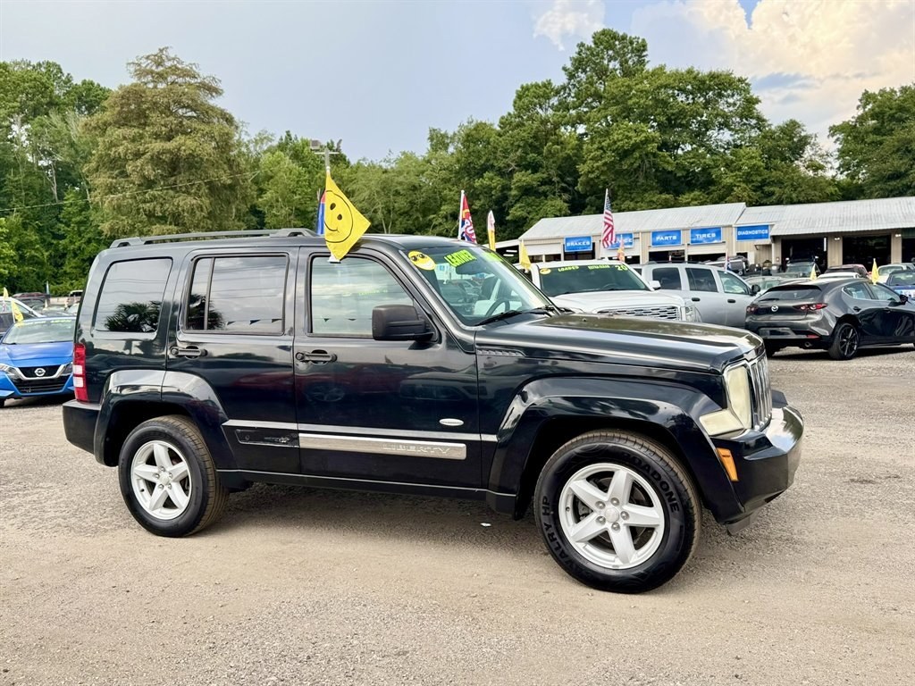 2012 Black /Black Jeep Liberty (1C4PJLAK2CW) with an 3.7l V6 MPI 3.7l engine, Automatic transmission, located at 745 East Steele Rd., West Columbia, SC, 29170, (803) 755-9148, 33.927212, -81.148483- Photo#2