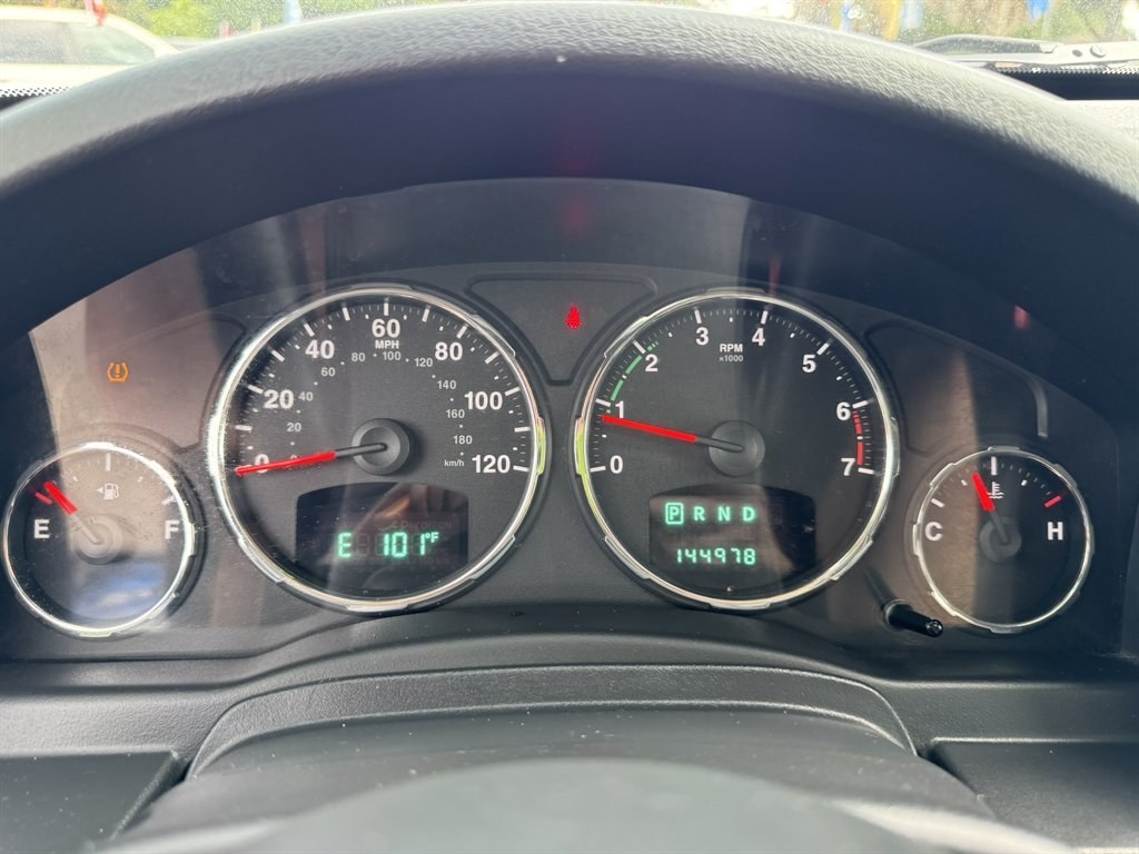 2012 Black /Black Jeep Liberty (1C4PJLAK2CW) with an 3.7l V6 MPI 3.7l engine, Automatic transmission, located at 745 East Steele Rd., West Columbia, SC, 29170, (803) 755-9148, 33.927212, -81.148483- Photo#10