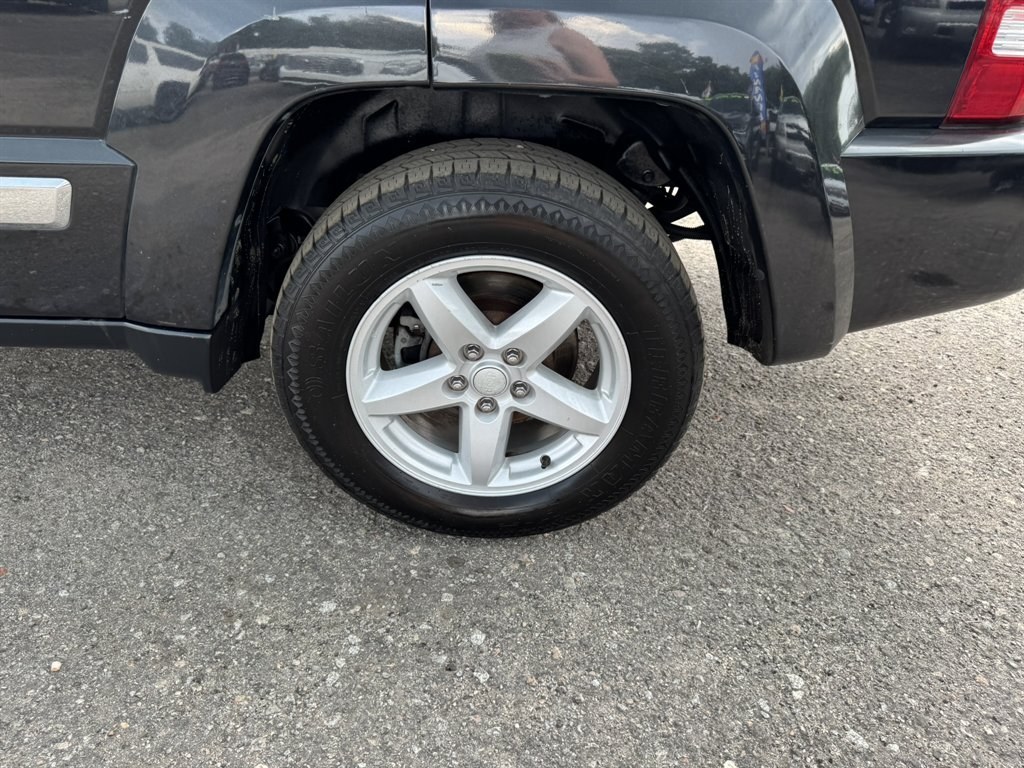 2012 Black /Black Jeep Liberty (1C4PJLAK2CW) with an 3.7l V6 MPI 3.7l engine, Automatic transmission, located at 745 East Steele Rd., West Columbia, SC, 29170, (803) 755-9148, 33.927212, -81.148483- Photo#29