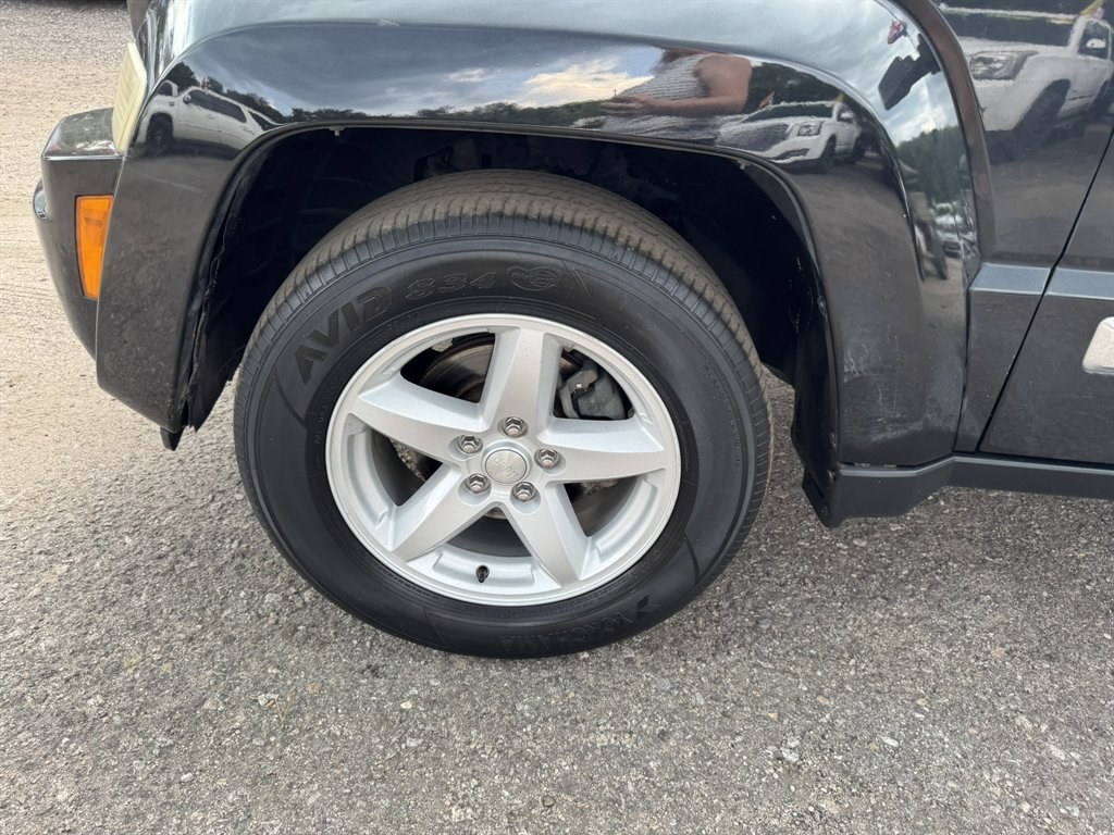 2012 Black /Black Jeep Liberty (1C4PJLAK2CW) with an 3.7l V6 MPI 3.7l engine, Automatic transmission, located at 745 East Steele Rd., West Columbia, SC, 29170, (803) 755-9148, 33.927212, -81.148483- Photo#30