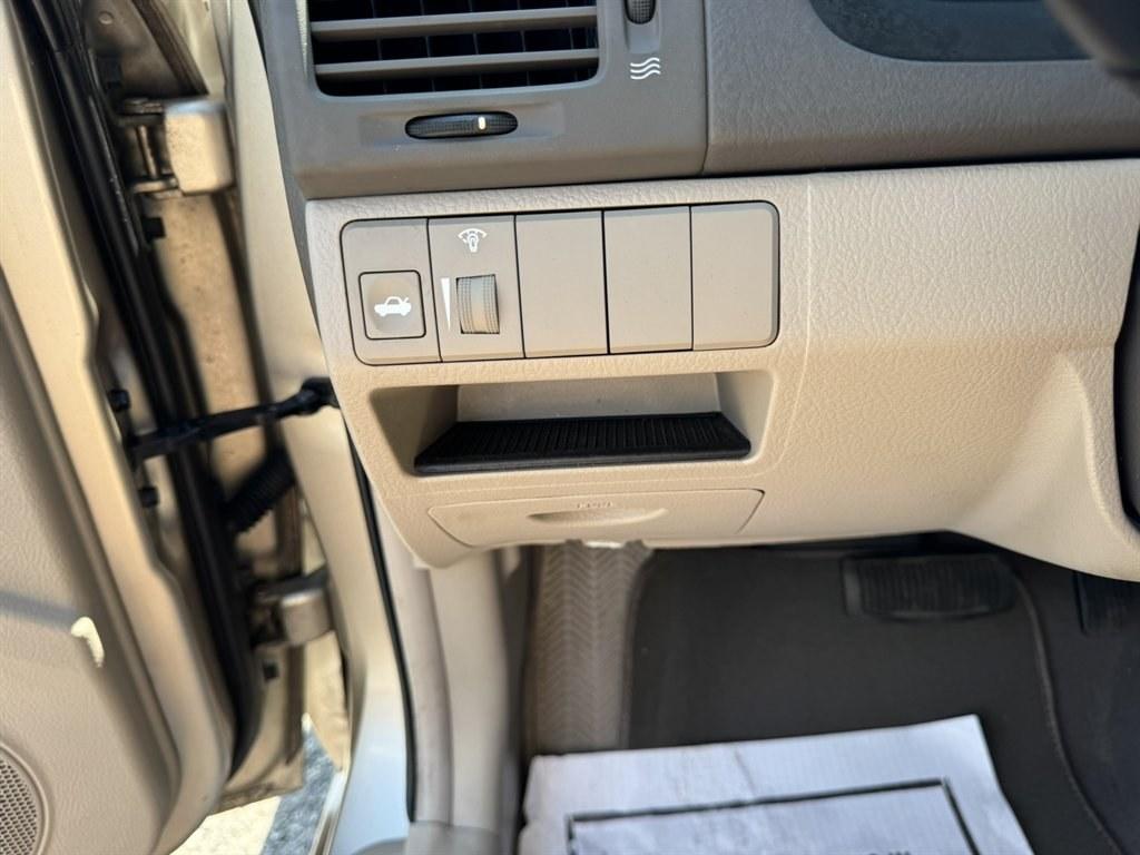 2007 Gold /Taupe Kia Spectra (KNAFE121475) with an 2.0l I-4 EFI Dohc 2.0l engine, Automatic transmission, located at 745 East Steele Rd., West Columbia, SC, 29170, (803) 755-9148, 33.927212, -81.148483- Photo#13