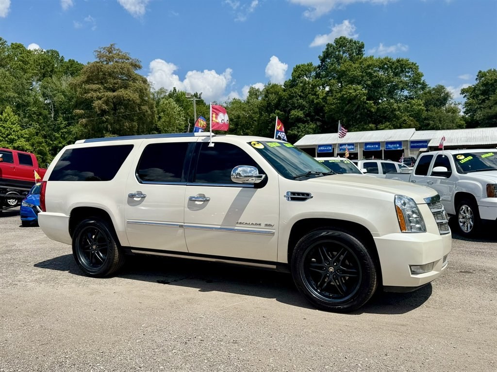 2014 White /Taupe Cadillac Escalade (1GYS3KEF5ER) with an 6.2l V8 SFI OHV Flex 6.2l engine, Automatic transmission, located at 745 East Steele Rd., West Columbia, SC, 29170, (803) 755-9148, 33.927212, -81.148483- Photo#2