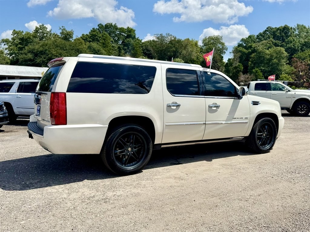 2014 White /Taupe Cadillac Escalade (1GYS3KEF5ER) with an 6.2l V8 SFI OHV Flex 6.2l engine, Automatic transmission, located at 745 East Steele Rd., West Columbia, SC, 29170, (803) 755-9148, 33.927212, -81.148483- Photo#3
