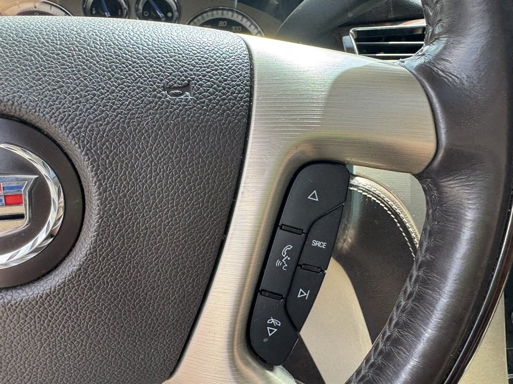 2014 White /Taupe Cadillac Escalade (1GYS3KEF5ER) with an 6.2l V8 SFI OHV Flex 6.2l engine, Automatic transmission, located at 745 East Steele Rd., West Columbia, SC, 29170, (803) 755-9148, 33.927212, -81.148483- Photo#9