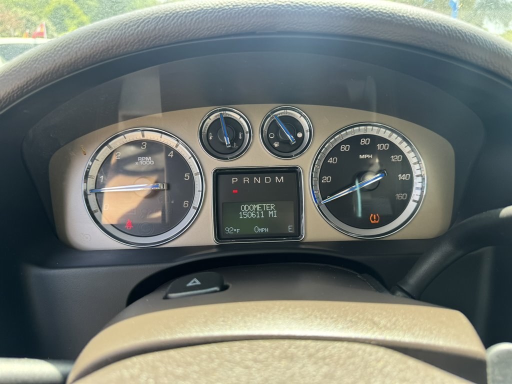2014 White /Taupe Cadillac Escalade (1GYS3KEF5ER) with an 6.2l V8 SFI OHV Flex 6.2l engine, Automatic transmission, located at 745 East Steele Rd., West Columbia, SC, 29170, (803) 755-9148, 33.927212, -81.148483- Photo#10