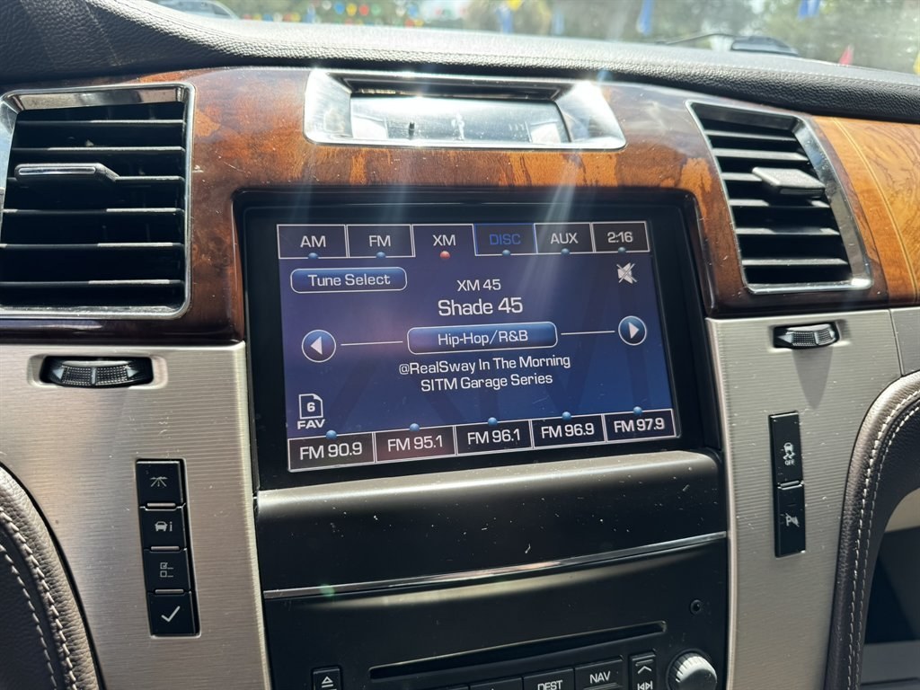 2014 White /Taupe Cadillac Escalade (1GYS3KEF5ER) with an 6.2l V8 SFI OHV Flex 6.2l engine, Automatic transmission, located at 745 East Steele Rd., West Columbia, SC, 29170, (803) 755-9148, 33.927212, -81.148483- Photo#12