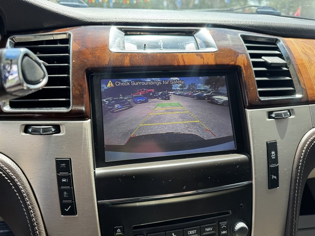 2014 White /Taupe Cadillac Escalade (1GYS3KEF5ER) with an 6.2l V8 SFI OHV Flex 6.2l engine, Automatic transmission, located at 745 East Steele Rd., West Columbia, SC, 29170, (803) 755-9148, 33.927212, -81.148483- Photo#13