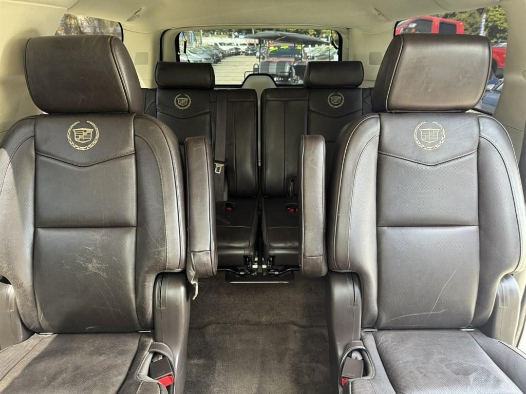 2014 White /Taupe Cadillac Escalade (1GYS3KEF5ER) with an 6.2l V8 SFI OHV Flex 6.2l engine, Automatic transmission, located at 745 East Steele Rd., West Columbia, SC, 29170, (803) 755-9148, 33.927212, -81.148483- Photo#25