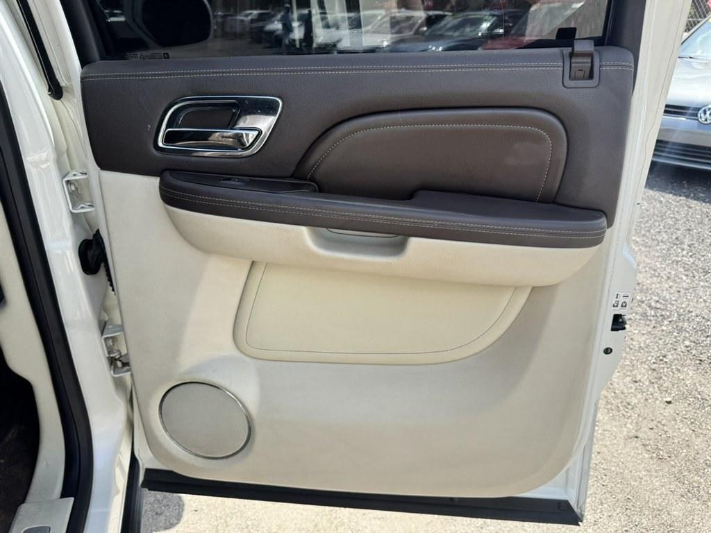 2014 White /Taupe Cadillac Escalade (1GYS3KEF5ER) with an 6.2l V8 SFI OHV Flex 6.2l engine, Automatic transmission, located at 745 East Steele Rd., West Columbia, SC, 29170, (803) 755-9148, 33.927212, -81.148483- Photo#28