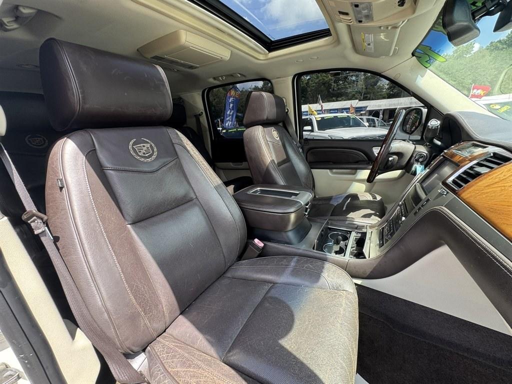 2014 White /Taupe Cadillac Escalade (1GYS3KEF5ER) with an 6.2l V8 SFI OHV Flex 6.2l engine, Automatic transmission, located at 745 East Steele Rd., West Columbia, SC, 29170, (803) 755-9148, 33.927212, -81.148483- Photo#31
