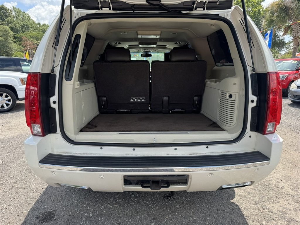 2014 White /Taupe Cadillac Escalade (1GYS3KEF5ER) with an 6.2l V8 SFI OHV Flex 6.2l engine, Automatic transmission, located at 745 East Steele Rd., West Columbia, SC, 29170, (803) 755-9148, 33.927212, -81.148483- Photo#33