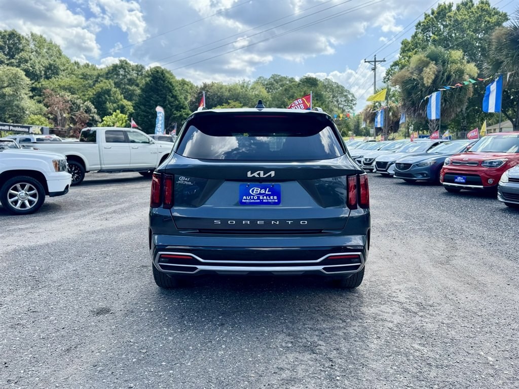 2022 Grey /Black Kia Sorento (5XYRL4LC9NG) with an 2.5l I-4 DI Dohc 2.5l engine, Automatic transmission, located at 745 East Steele Rd., West Columbia, SC, 29170, (803) 755-9148, 33.927212, -81.148483- Photo#4