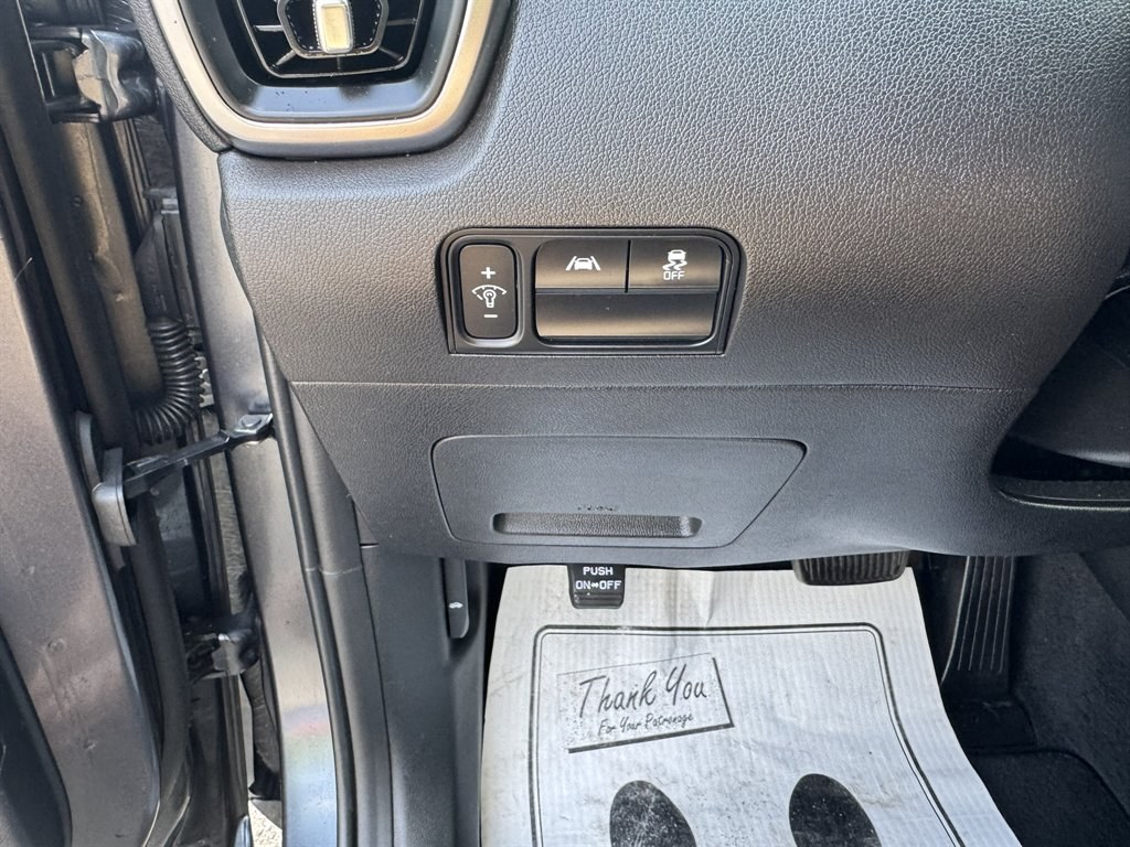 2022 Grey /Black Kia Sorento (5XYRL4LC9NG) with an 2.5l I-4 DI Dohc 2.5l engine, Automatic transmission, located at 745 East Steele Rd., West Columbia, SC, 29170, (803) 755-9148, 33.927212, -81.148483- Photo#16