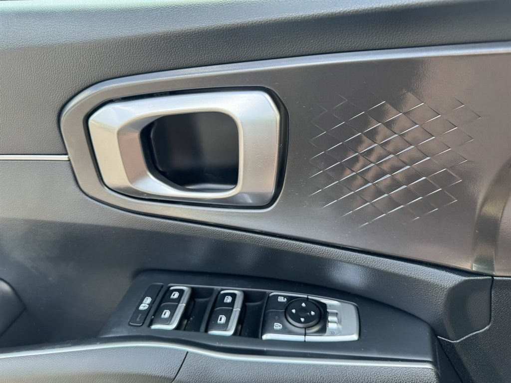 2022 Grey /Black Kia Sorento (5XYRL4LC9NG) with an 2.5l I-4 DI Dohc 2.5l engine, Automatic transmission, located at 745 East Steele Rd., West Columbia, SC, 29170, (803) 755-9148, 33.927212, -81.148483- Photo#18