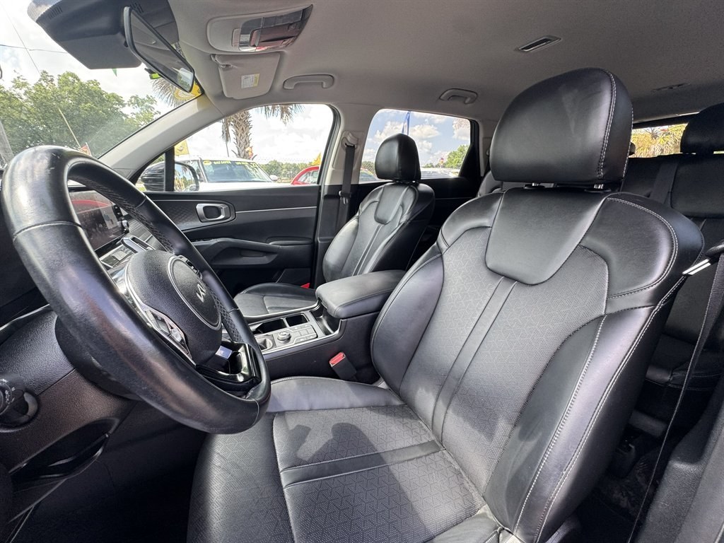 2022 Grey /Black Kia Sorento (5XYRL4LC9NG) with an 2.5l I-4 DI Dohc 2.5l engine, Automatic transmission, located at 745 East Steele Rd., West Columbia, SC, 29170, (803) 755-9148, 33.927212, -81.148483- Photo#19