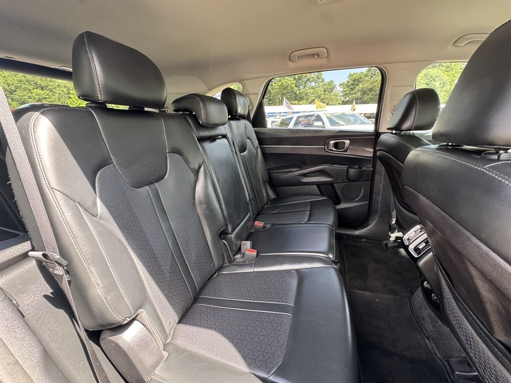 2022 Grey /Black Kia Sorento (5XYRL4LC9NG) with an 2.5l I-4 DI Dohc 2.5l engine, Automatic transmission, located at 745 East Steele Rd., West Columbia, SC, 29170, (803) 755-9148, 33.927212, -81.148483- Photo#25