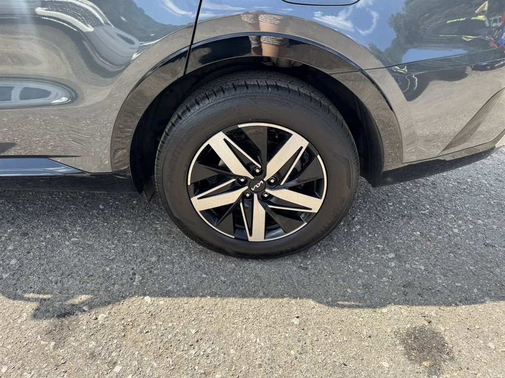 2022 Grey /Black Kia Sorento (5XYRL4LC9NG) with an 2.5l I-4 DI Dohc 2.5l engine, Automatic transmission, located at 745 East Steele Rd., West Columbia, SC, 29170, (803) 755-9148, 33.927212, -81.148483- Photo#31