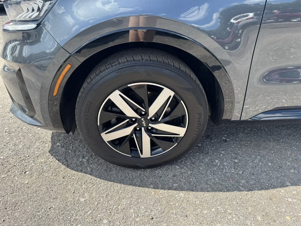2022 Grey /Black Kia Sorento (5XYRL4LC9NG) with an 2.5l I-4 DI Dohc 2.5l engine, Automatic transmission, located at 745 East Steele Rd., West Columbia, SC, 29170, (803) 755-9148, 33.927212, -81.148483- Photo#32