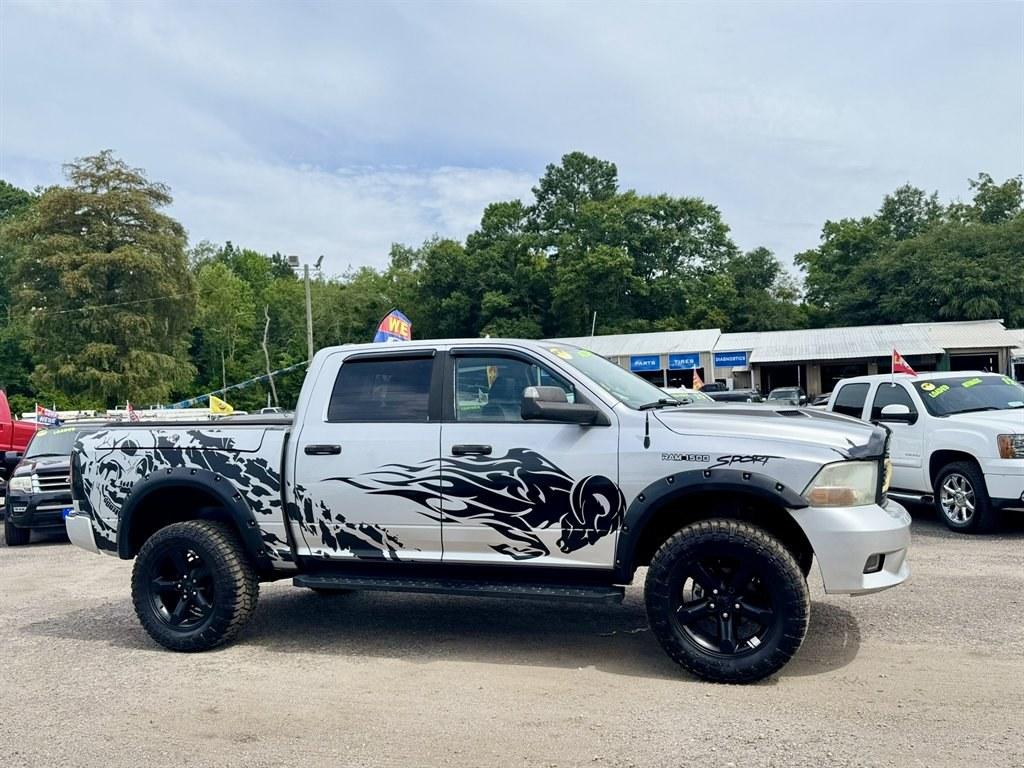 2011 Silver /Black Ram 1500 (1D7RV1CT6BS) with an 5.7l V8 Smpi Hemi 5.7l engine, Automatic transmission, located at 745 East Steele Rd., West Columbia, SC, 29170, (803) 755-9148, 33.927212, -81.148483- Photo#2
