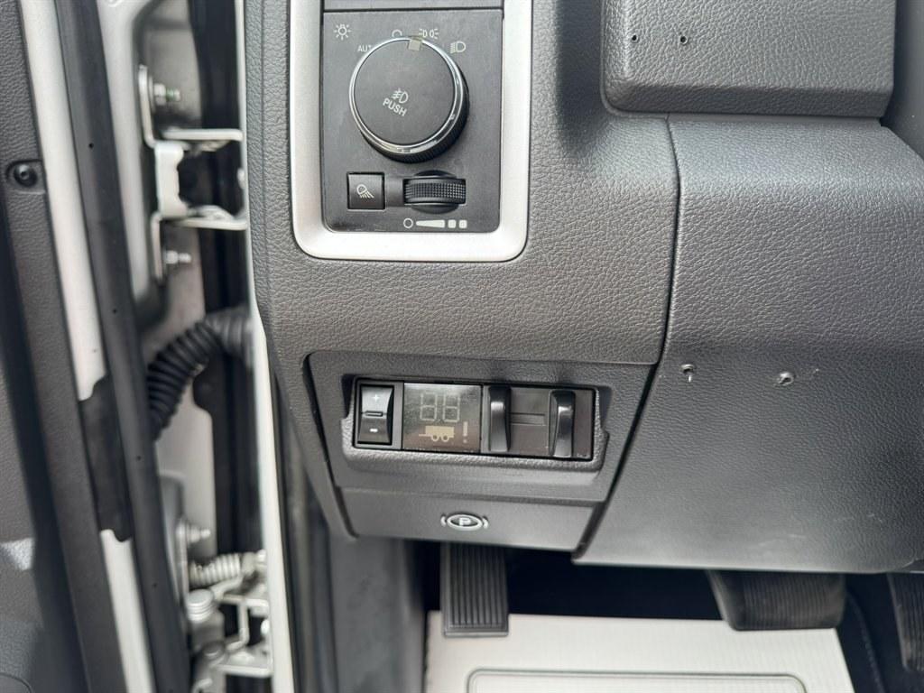 2011 Silver /Black Ram 1500 (1D7RV1CT6BS) with an 5.7l V8 Smpi Hemi 5.7l engine, Automatic transmission, located at 745 East Steele Rd., West Columbia, SC, 29170, (803) 755-9148, 33.927212, -81.148483- Photo#18