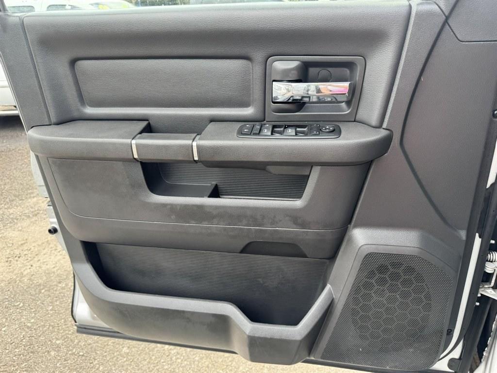 2011 Silver /Black Ram 1500 (1D7RV1CT6BS) with an 5.7l V8 Smpi Hemi 5.7l engine, Automatic transmission, located at 745 East Steele Rd., West Columbia, SC, 29170, (803) 755-9148, 33.927212, -81.148483- Photo#19