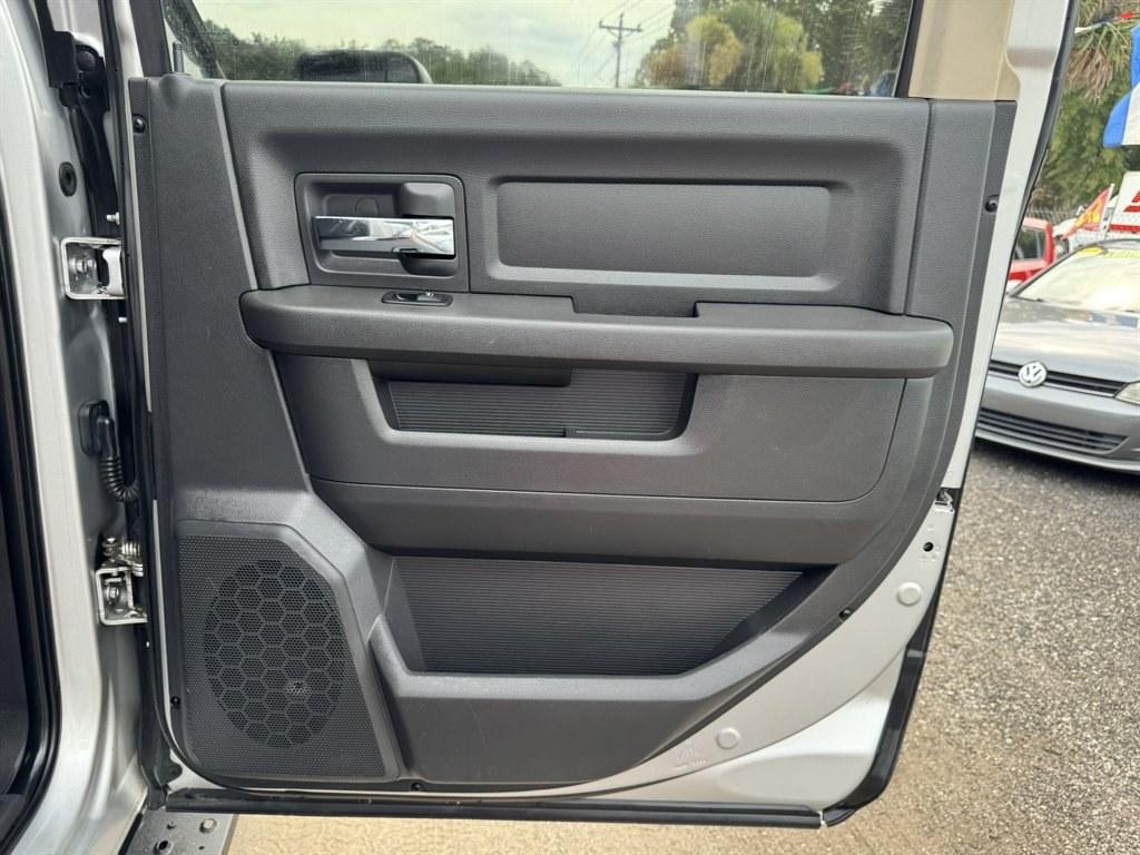 2011 Silver /Black Ram 1500 (1D7RV1CT6BS) with an 5.7l V8 Smpi Hemi 5.7l engine, Automatic transmission, located at 745 East Steele Rd., West Columbia, SC, 29170, (803) 755-9148, 33.927212, -81.148483- Photo#25
