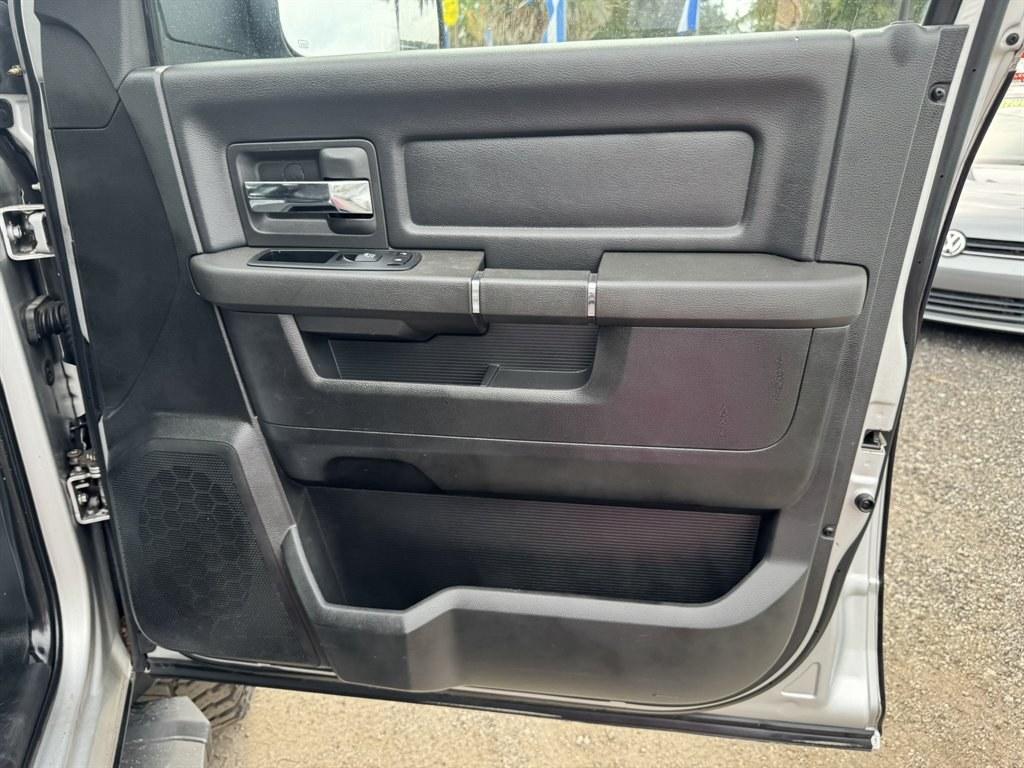 2011 Silver /Black Ram 1500 (1D7RV1CT6BS) with an 5.7l V8 Smpi Hemi 5.7l engine, Automatic transmission, located at 745 East Steele Rd., West Columbia, SC, 29170, (803) 755-9148, 33.927212, -81.148483- Photo#27