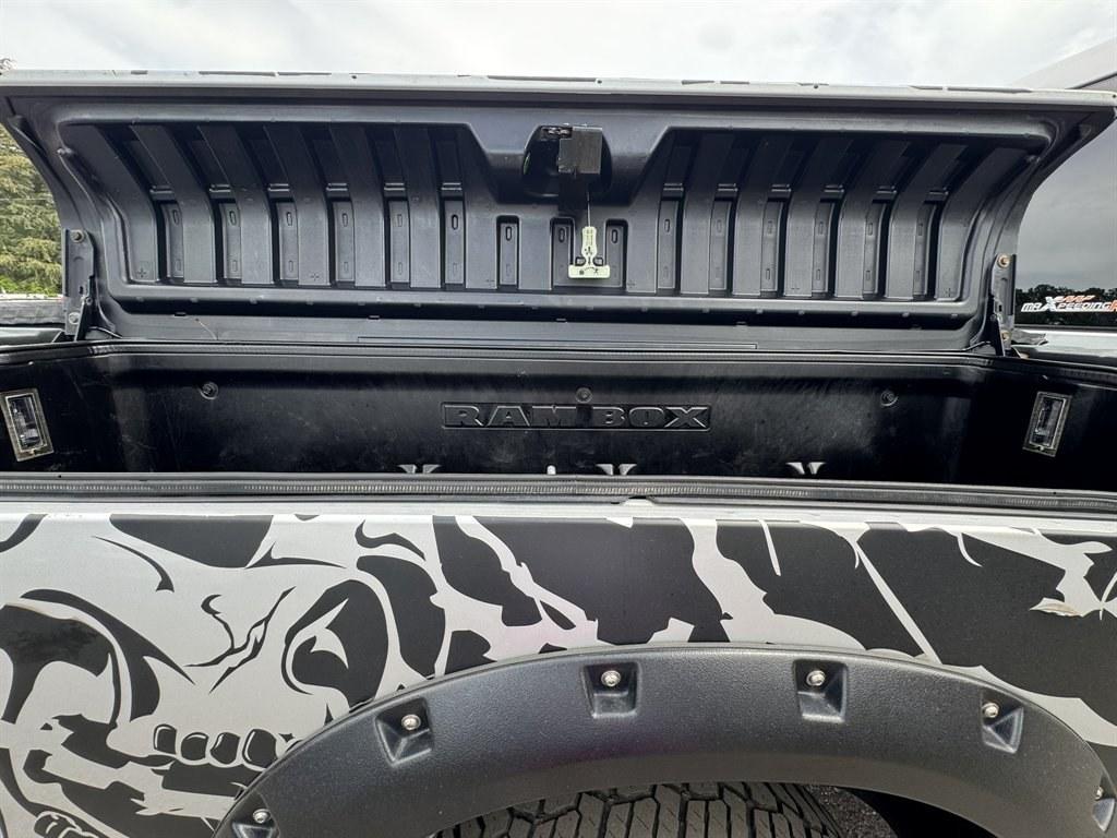 2011 Silver /Black Ram 1500 (1D7RV1CT6BS) with an 5.7l V8 Smpi Hemi 5.7l engine, Automatic transmission, located at 745 East Steele Rd., West Columbia, SC, 29170, (803) 755-9148, 33.927212, -81.148483- Photo#34