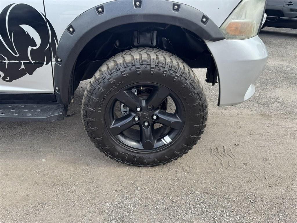 2011 Silver /Black Ram 1500 (1D7RV1CT6BS) with an 5.7l V8 Smpi Hemi 5.7l engine, Automatic transmission, located at 745 East Steele Rd., West Columbia, SC, 29170, (803) 755-9148, 33.927212, -81.148483- Photo#36