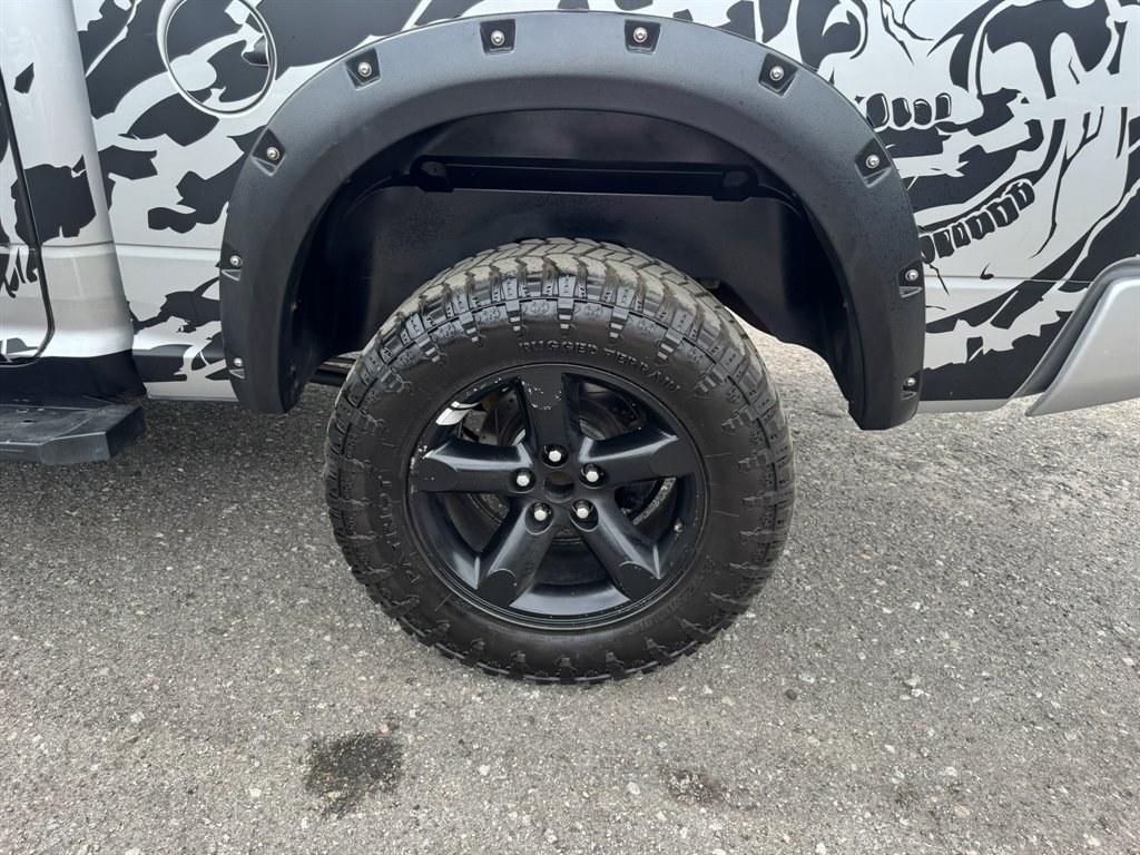 2011 Silver /Black Ram 1500 (1D7RV1CT6BS) with an 5.7l V8 Smpi Hemi 5.7l engine, Automatic transmission, located at 745 East Steele Rd., West Columbia, SC, 29170, (803) 755-9148, 33.927212, -81.148483- Photo#38